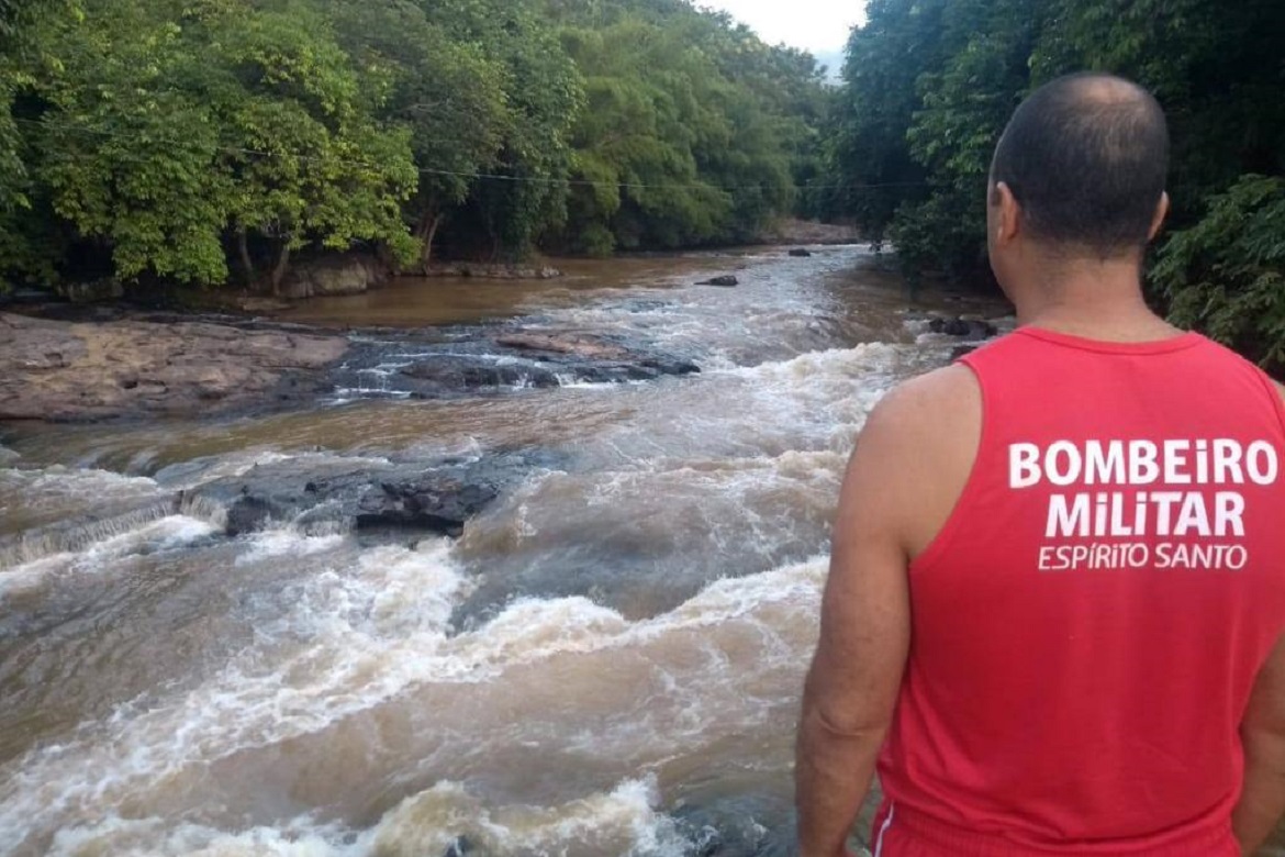  Busca por atleta que desapareceu em cachoeira entra no terceiro dia