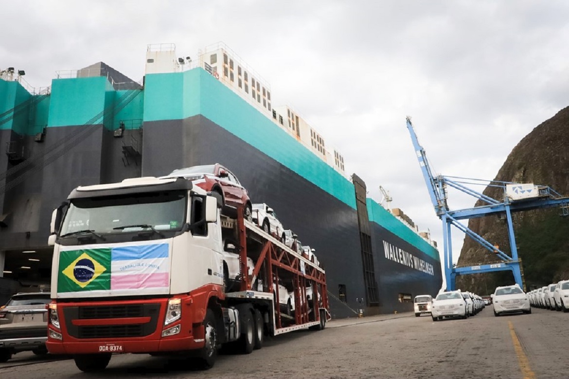  Governador visita primeiro terminal exclusivo de veículos no Porto de Vitória