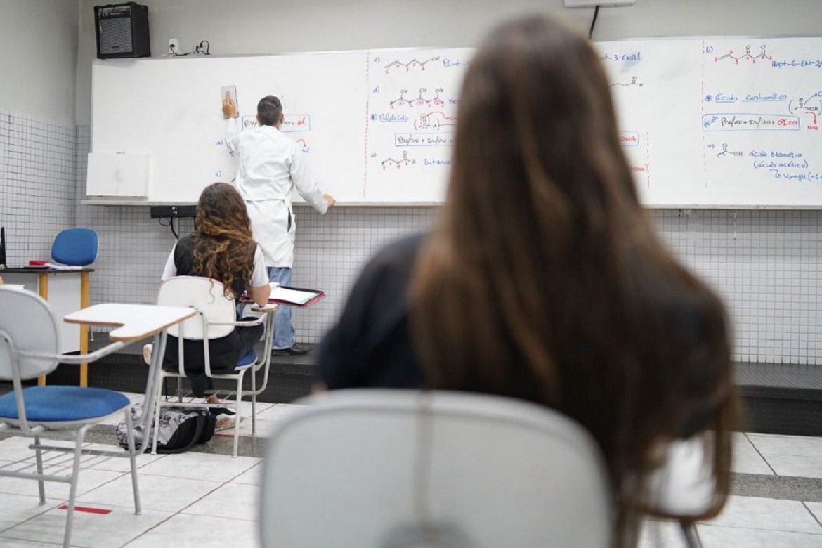  Mais de 5 milhões de crianças e adolescentes ficaram sem aula em 2020