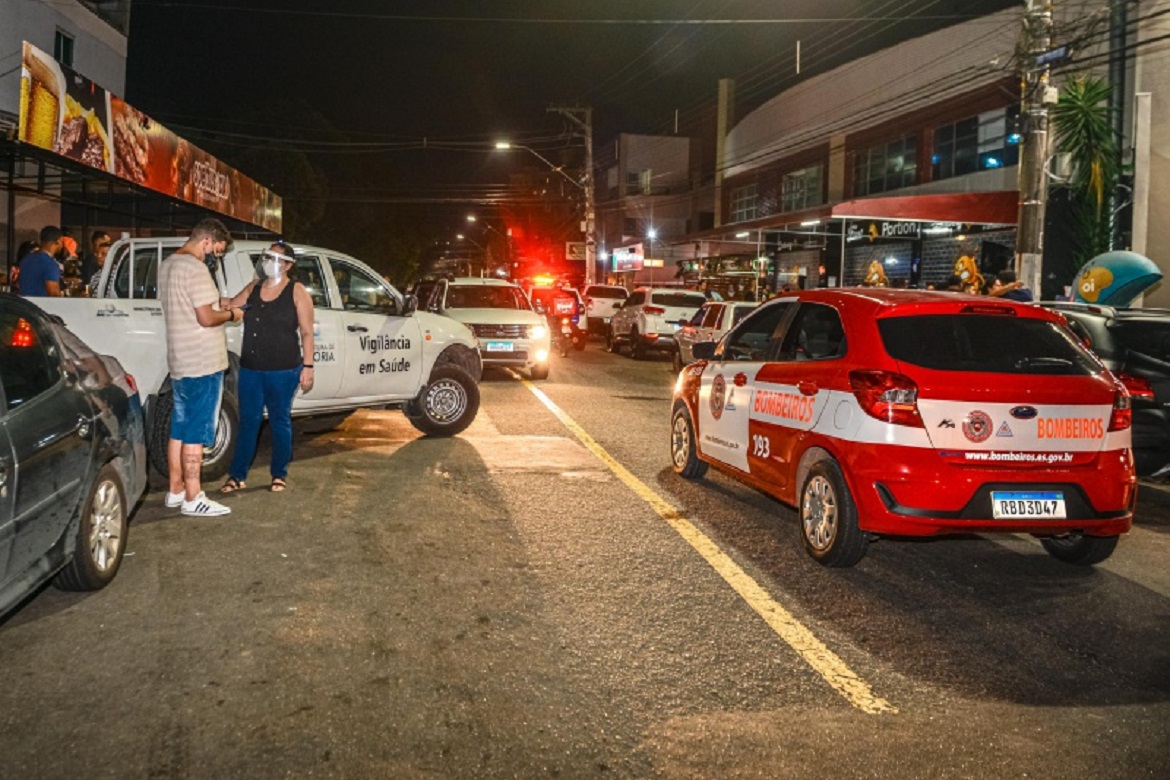  Festa clandestina com 500 pessoas é encerrada em Vitória