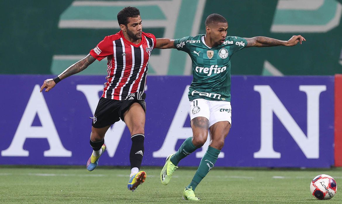  Sotaque estrangeiro marca final estadual entre Palmeiras e São Paulo