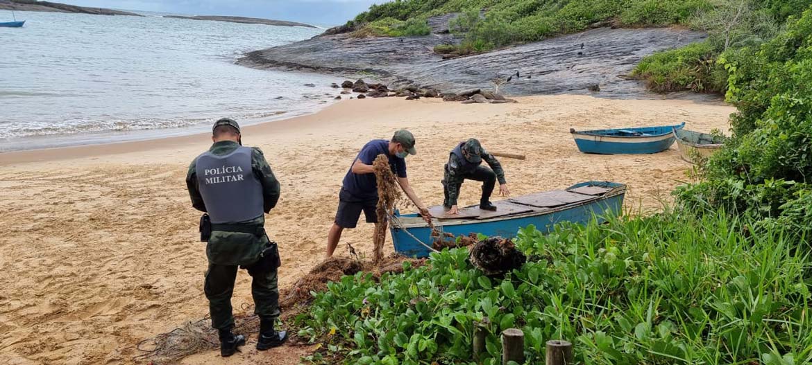  Crimes Ambientais assustam moradores da Enseada Azul em Guarapari