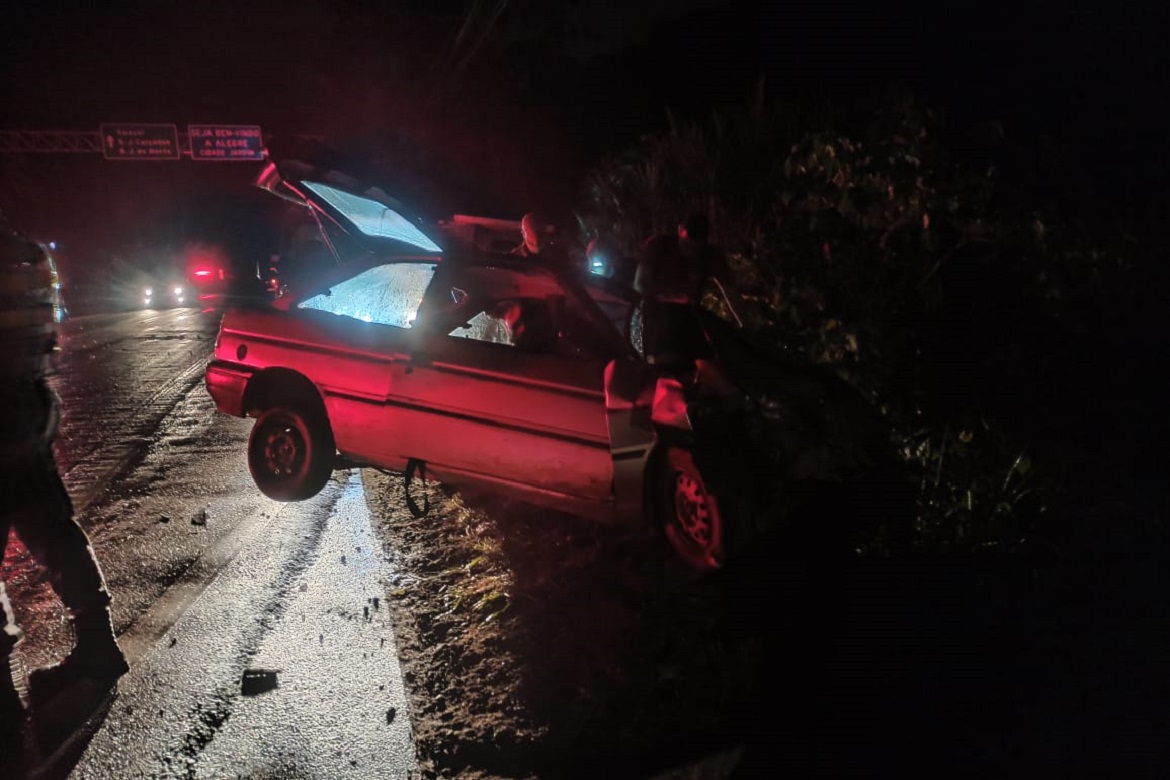  Uma pessoa morreu em acidente envolvendo três veículo na BR 482