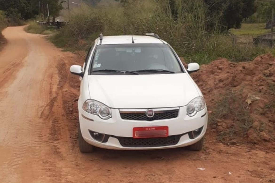  Carro de taxista assaltado em Alegre é encontrado