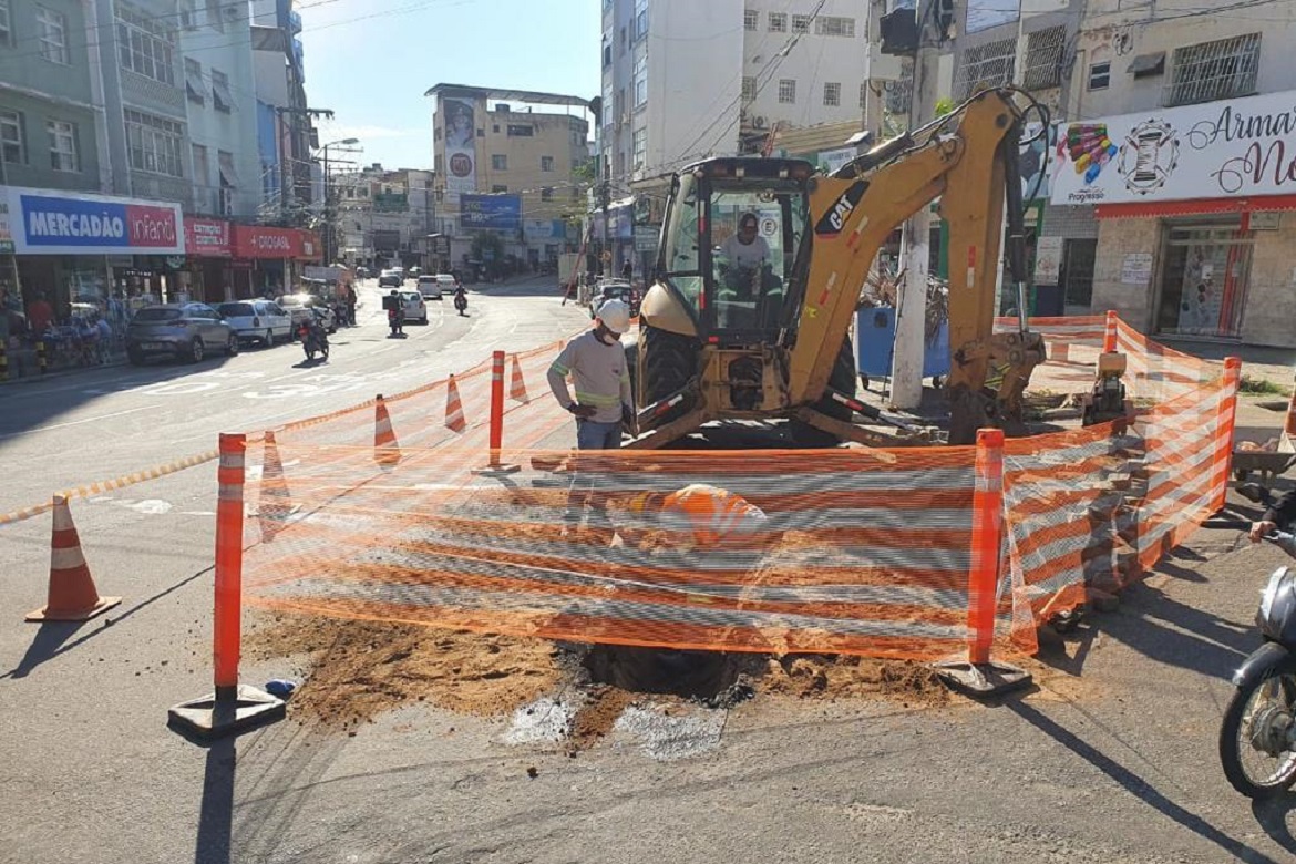  Rua na região central de Cachoeiro é interditada para obra na rede de esgoto