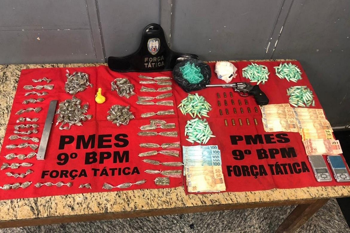  PM apreende drogas em bairro de Cachoeiro