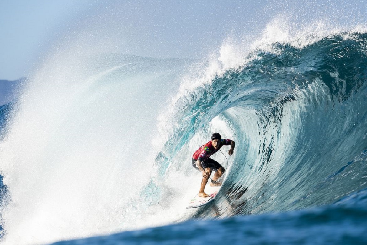  Última etapa do mundial de surfe no Taiti é cancelada por conta da Covid