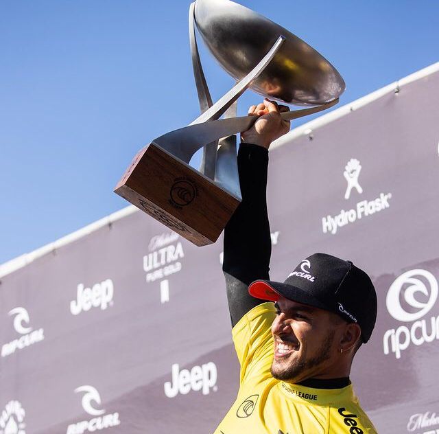  Gabriel Medina conquista título do Circuito Mundial de Surfe