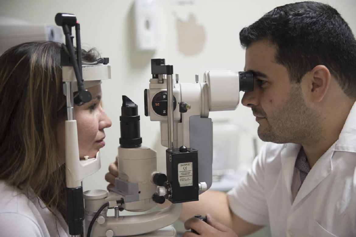  Instituto dos Olhos do Hospital Evangélico oferta tratamento inovador pelo SUS