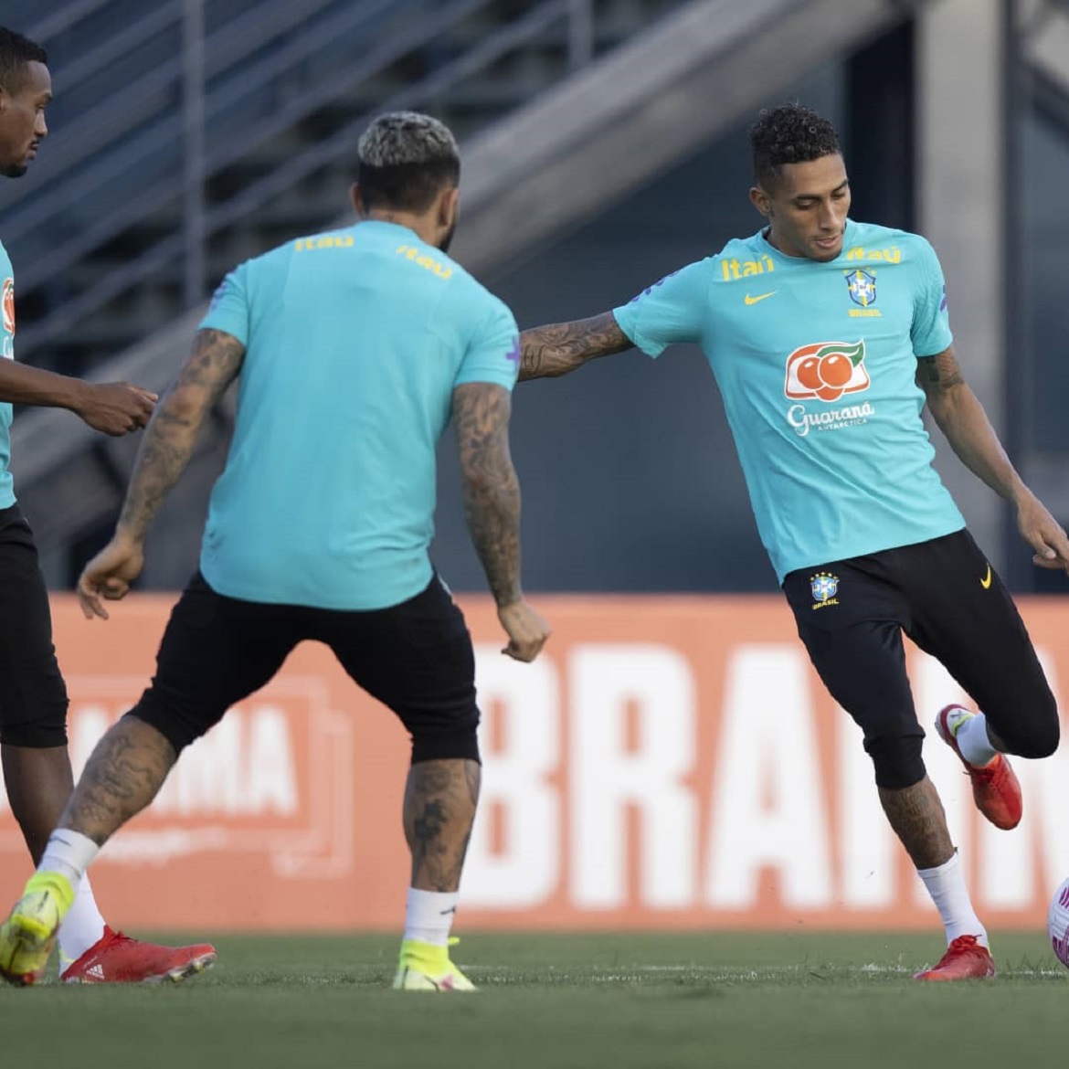  Seleção Brasileira enfrenta Uruguai buscando sonho da classificação para a Copa