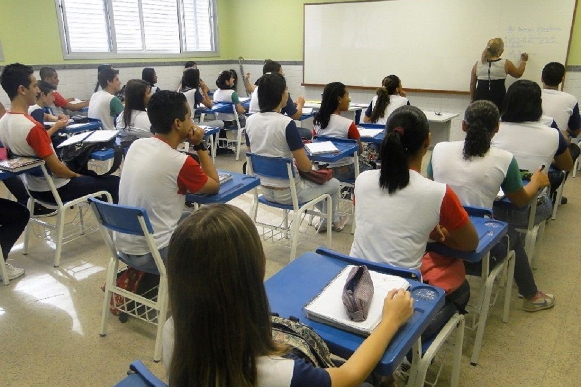  Aprovado aumento de salário de professores da rede estadual em até 25%