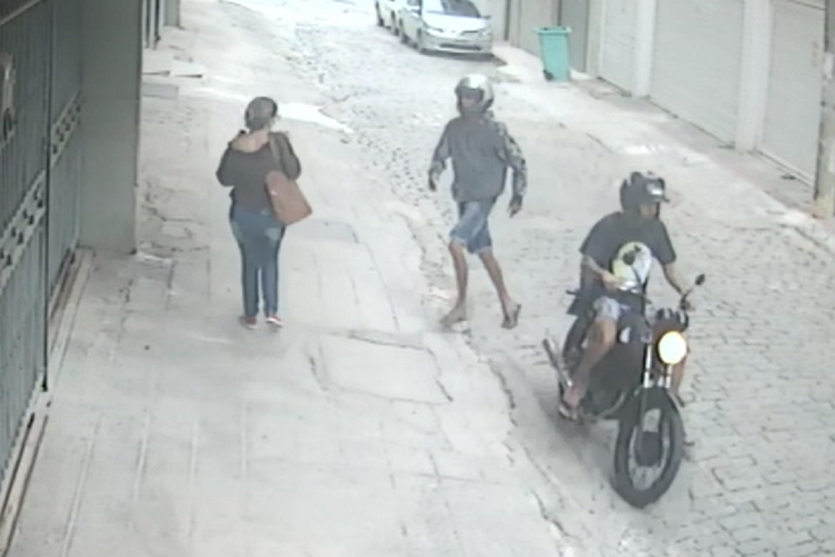  Dupla em moto assalta mulher em Cachoeiro