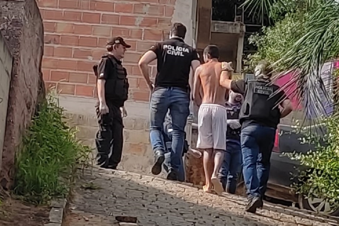  Polícia Civil desfaz boca de fumo em Atílio Vivacqua