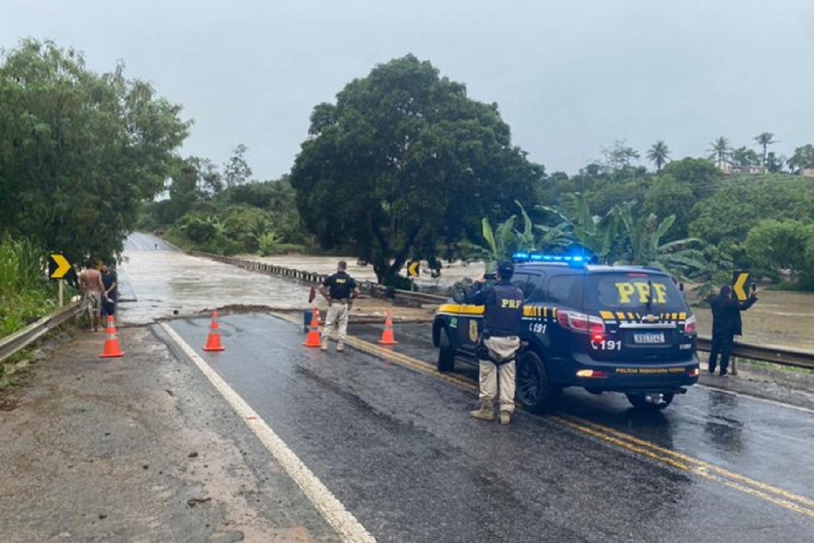  Chuva forte deixa 24 municípios baianos em situação de emergência