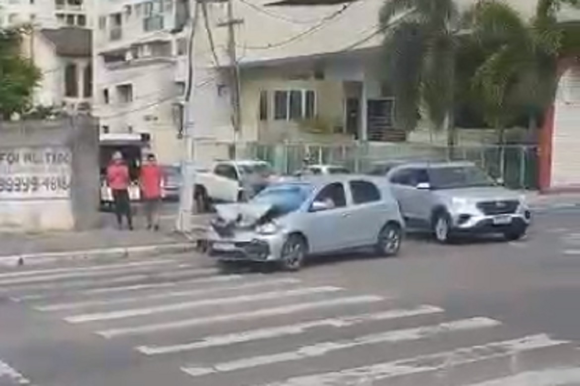  Bandidos roubam carro e causam terror em Vitória e Vila Velha