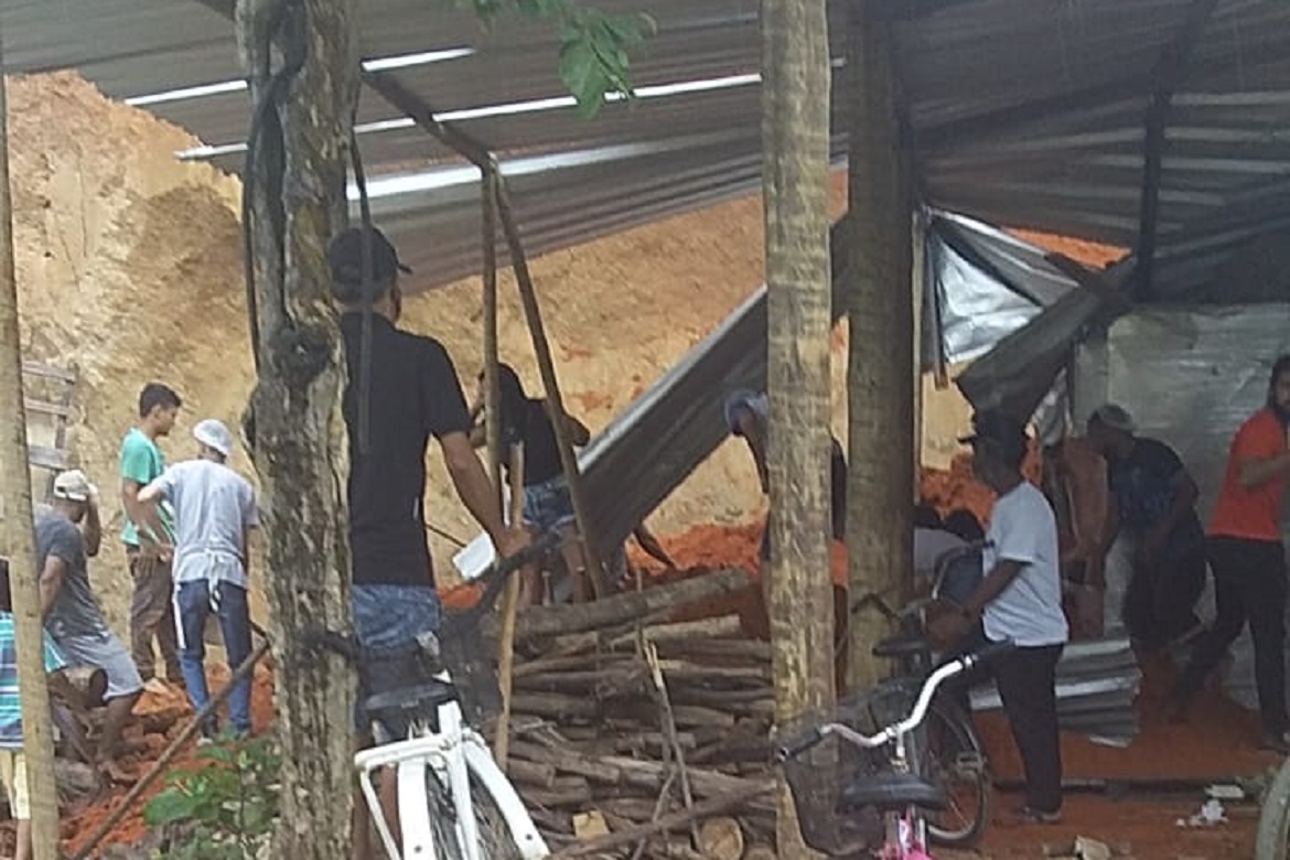  Telhado de fábrica de biscoitos desaba e mata um adolescente, em Jerônimo Monteiro