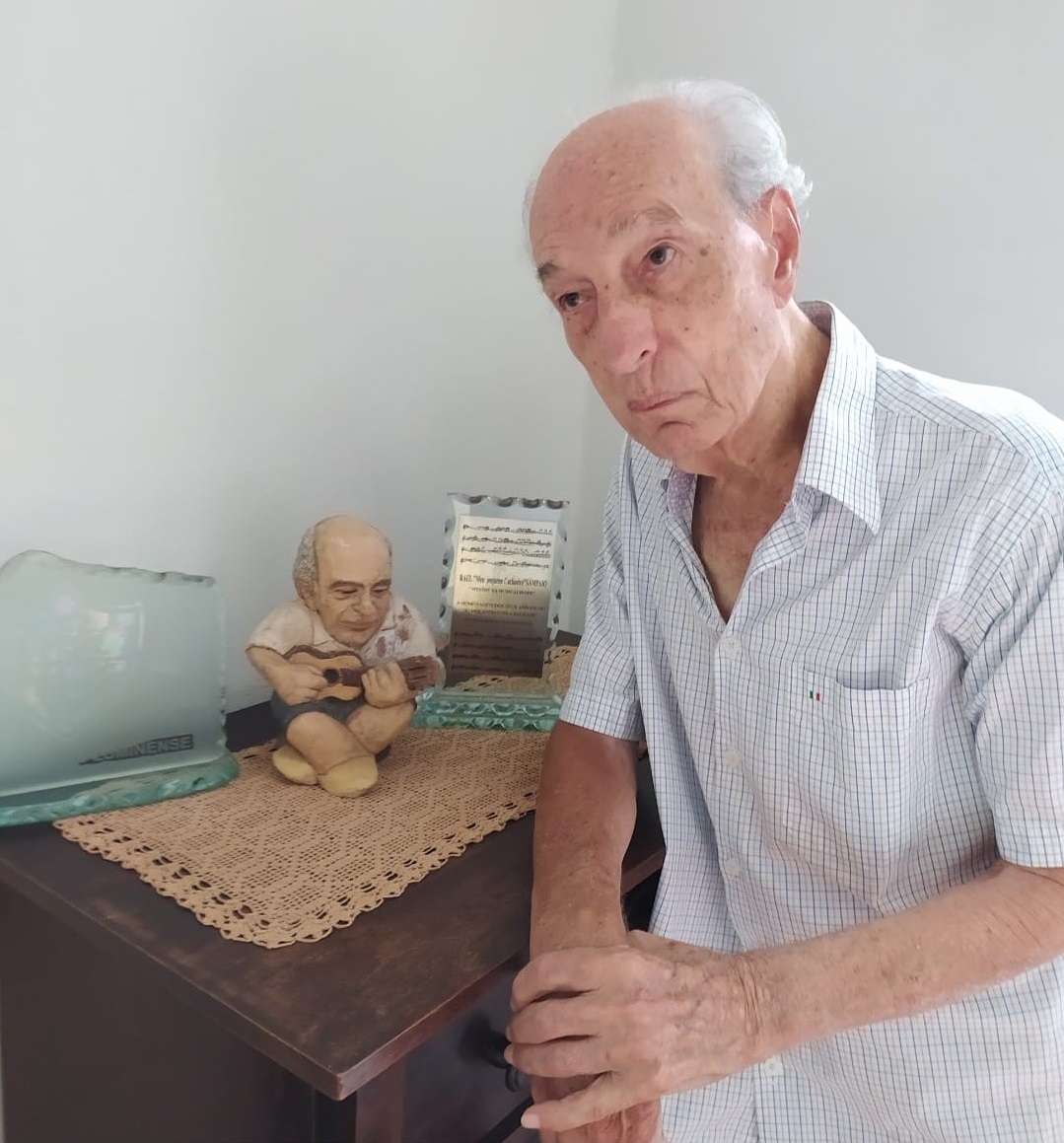  Cantor e compositor Raul Sampaio morre aos 93 anos