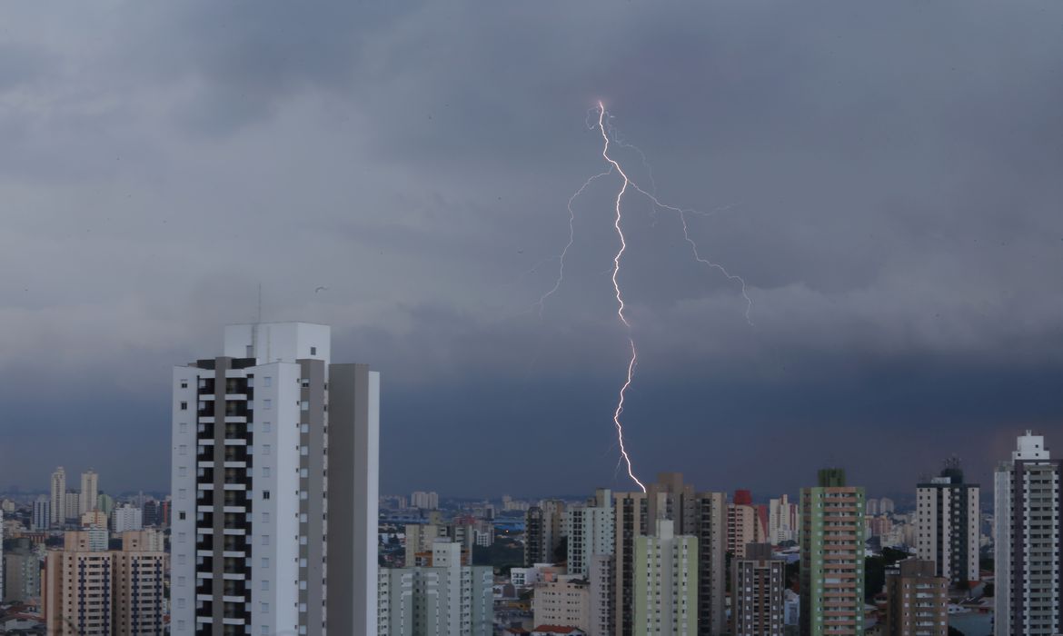  Sudeste pode enfrentar chuva forte e alagamentos, diz Defesa Civil