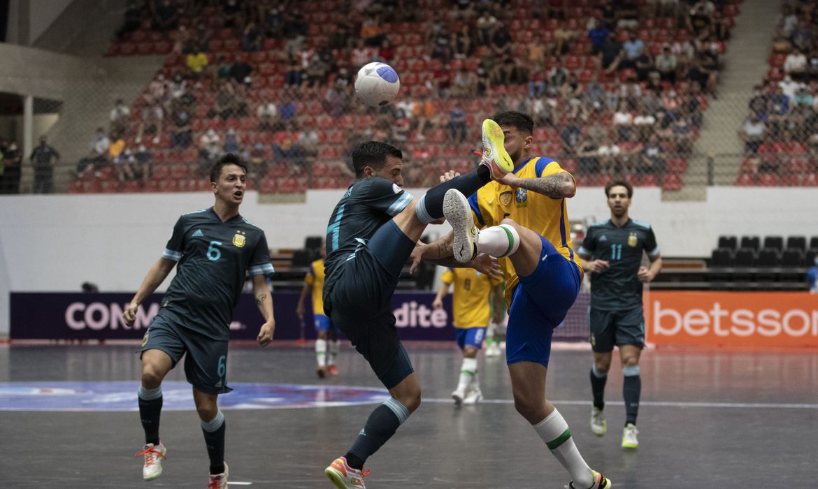  Argentina supera Brasil nas semifinais da Copa América de futsal