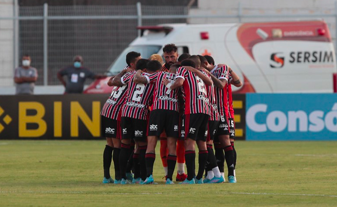  São Paulo cresce no fim e vence a Ponte Preta de virada