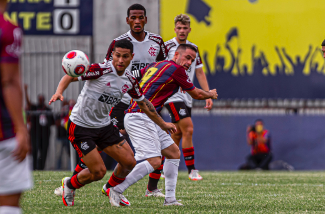  De virada, Flamengo vence Madureira por 2 a 1 pela sétima rodada do Cariocão