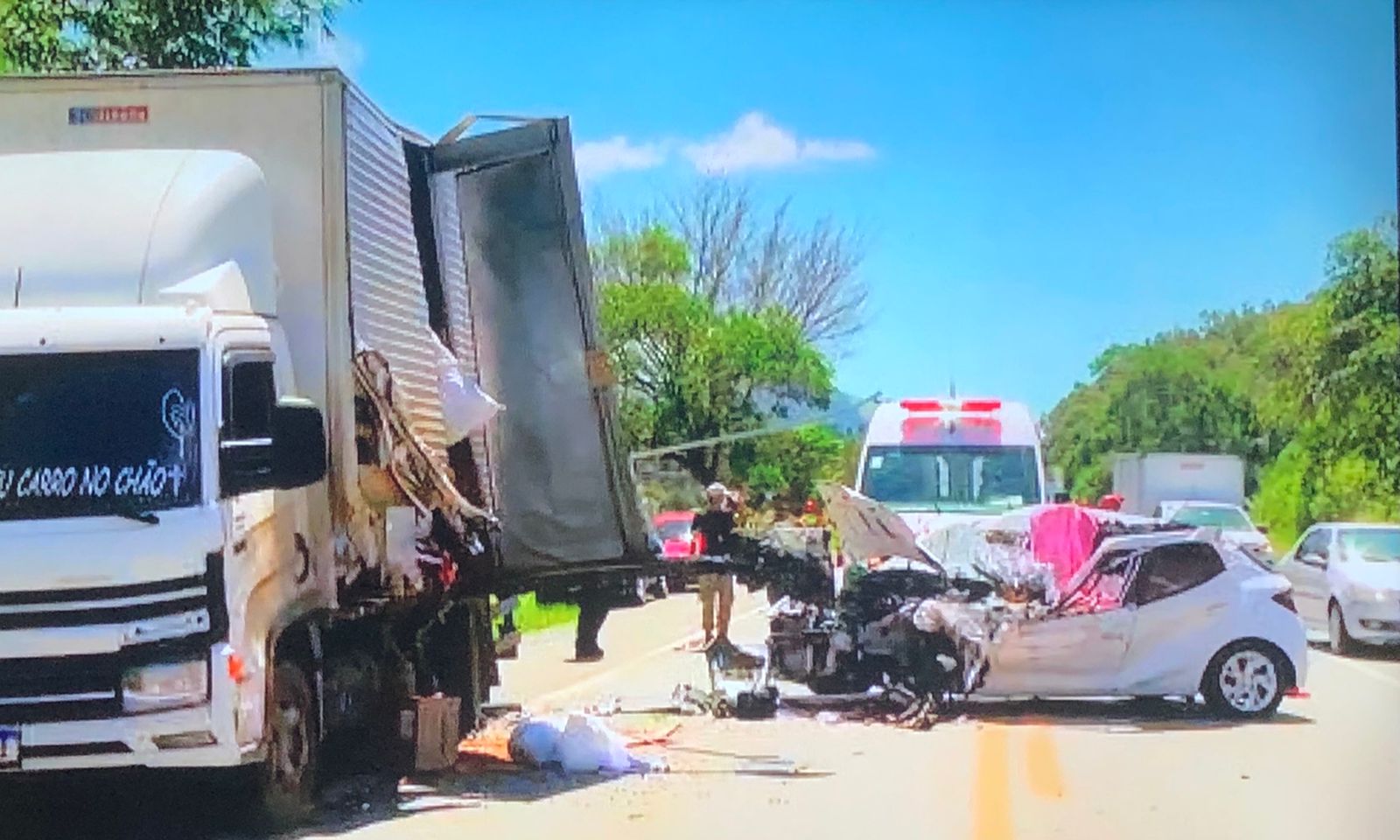  Mulher de 67 anos morre em colisão com caminhão na BR 101 em Itapemirim