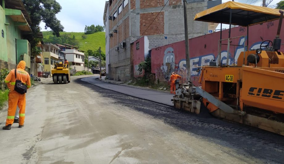  Aplicação de asfalto novo na Linha Vermelha é iniciada