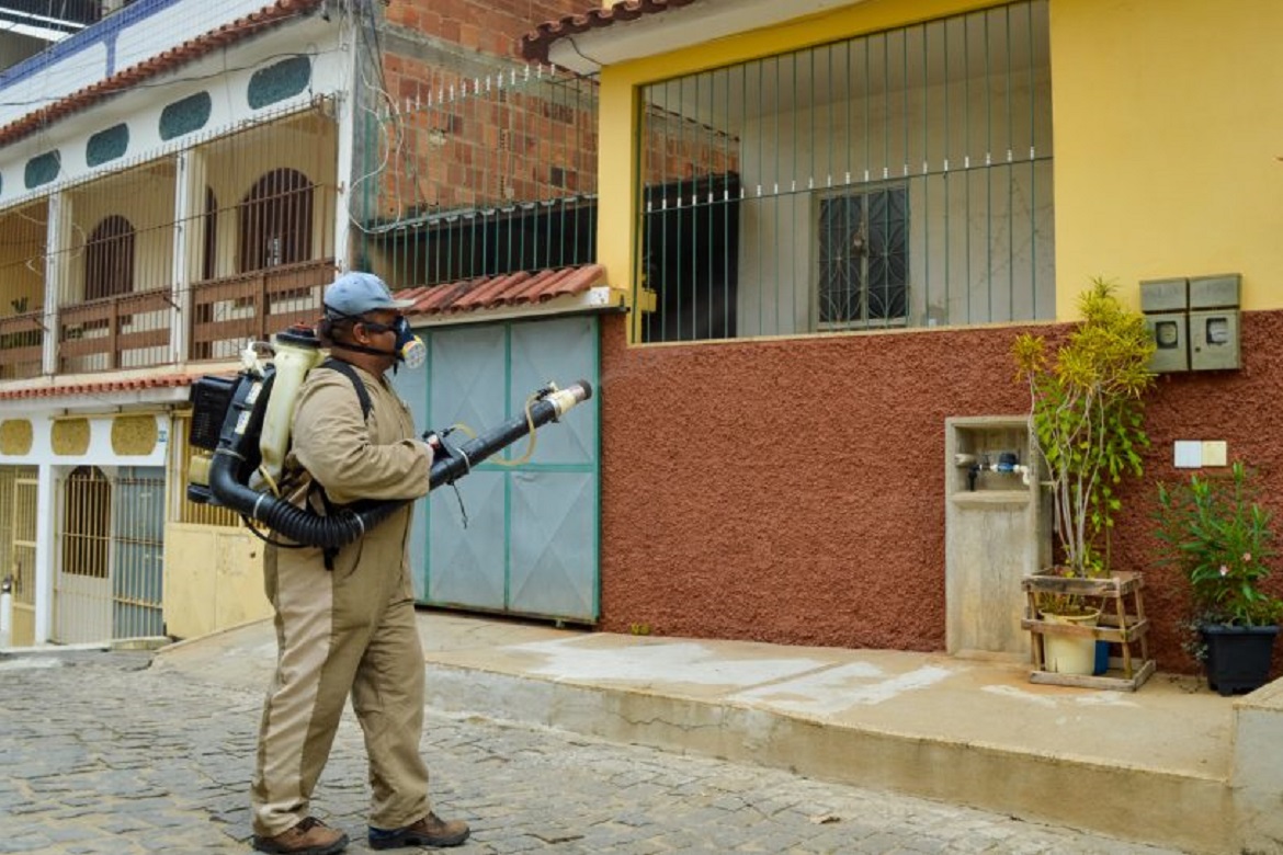  Em Cachoeiro, bairros com casos de dengue recebem ação contra mosquito