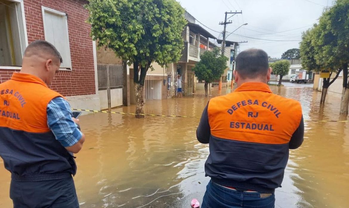  Chuvas em Petrópolis deixam pelo menos 34 mortos