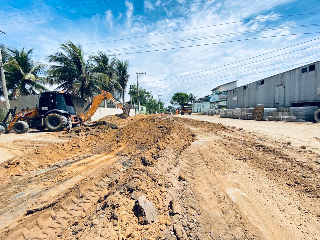  Obras avançam para pavimentar ruas em Guanabara