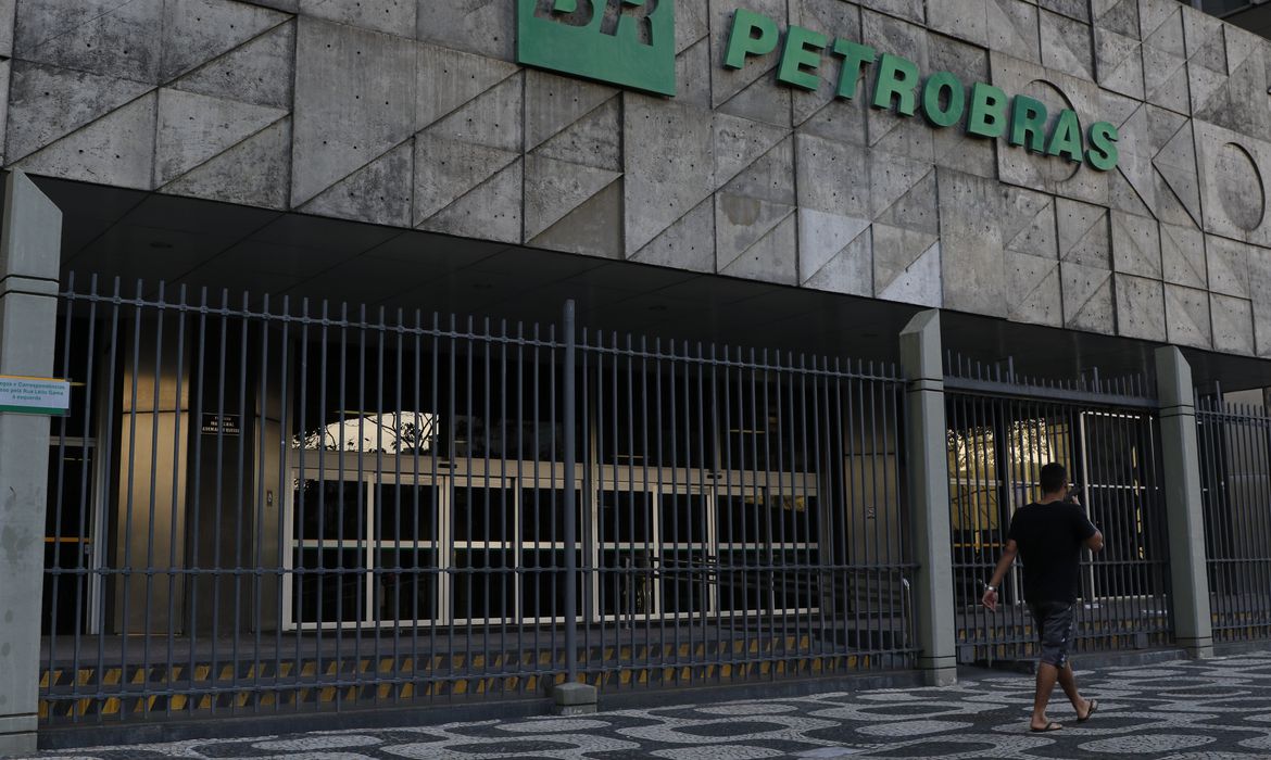  Petrobras bate todas as metas de produção para o ano de 2021