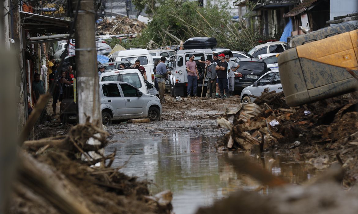  Petrópolis tem mais de 800 pessoas morando em abrigos