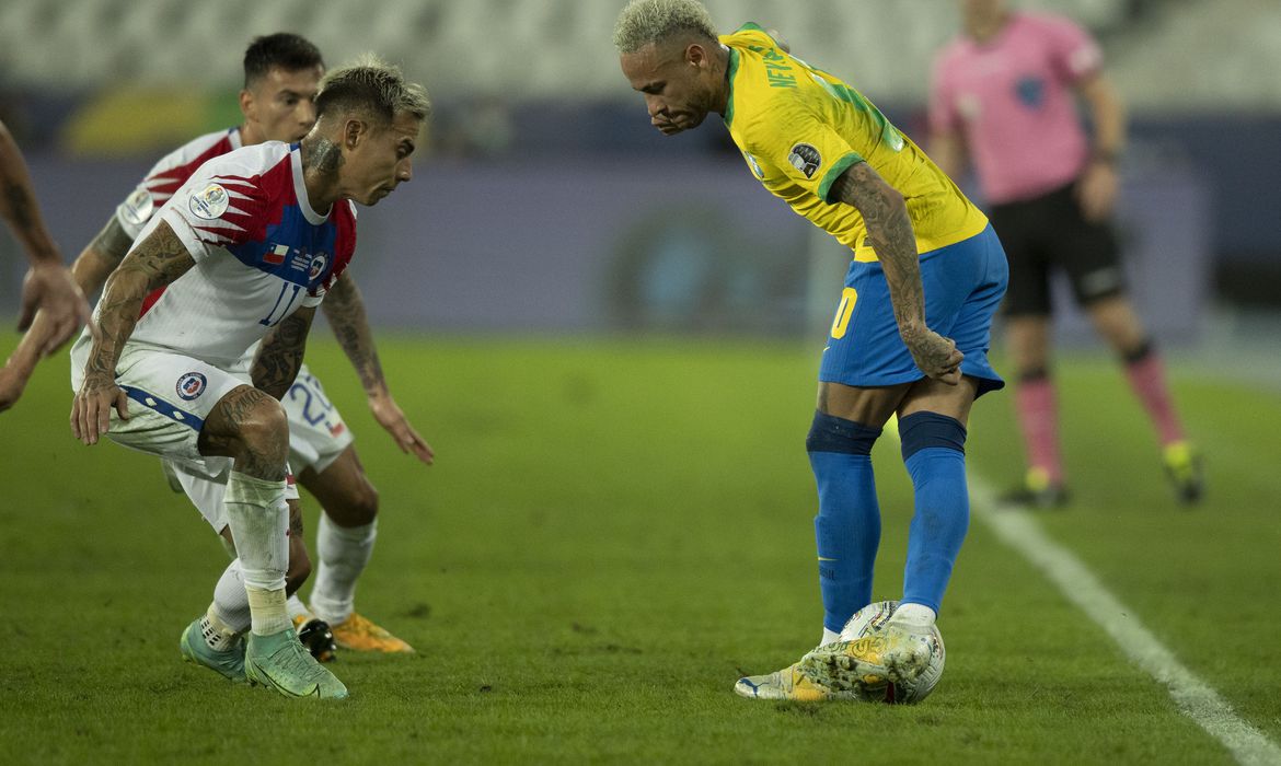  Com novidades na escalação, Brasil enfrenta Chile pelas Eliminatórias