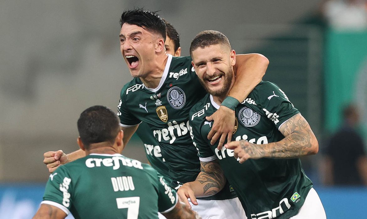  Palmeiras supera Athletico-PR e conquista a Recopa Sul-Americana