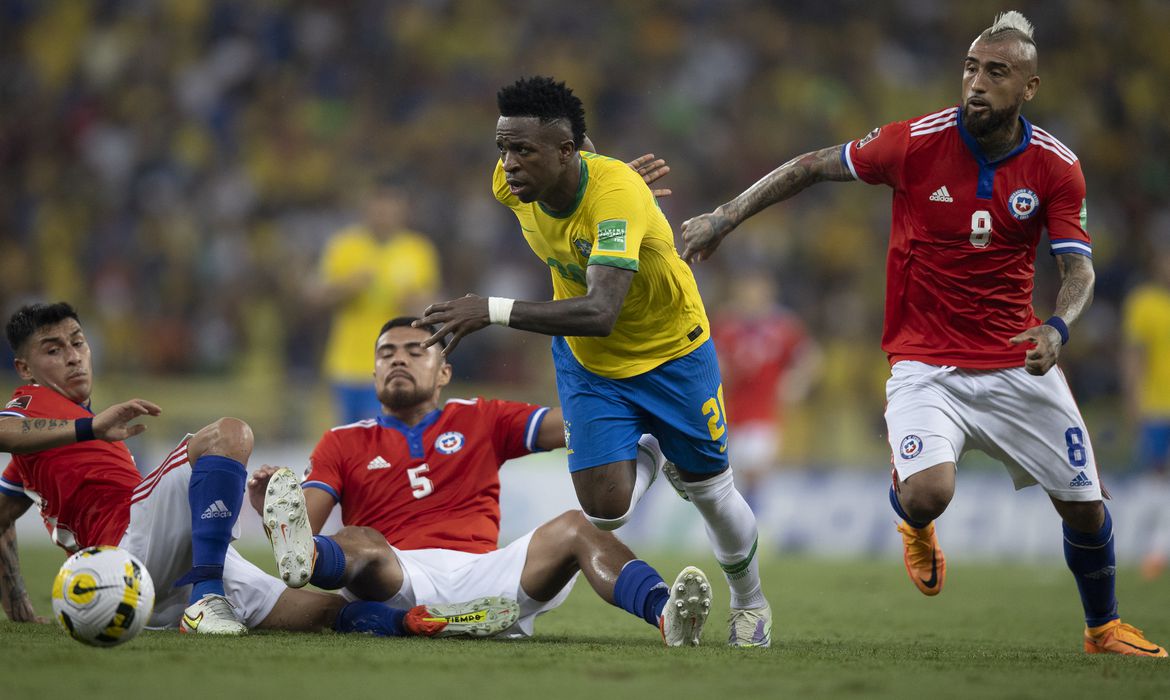  Seleção goleia Chile por 4 a 0 no último jogo no Brasil antes da Copa