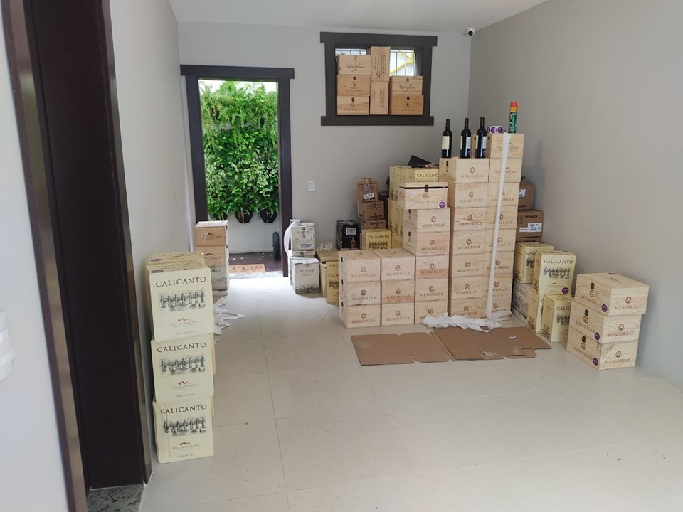  Sefaz apreende mais de mil garrafas de vinhos sem nota fiscal