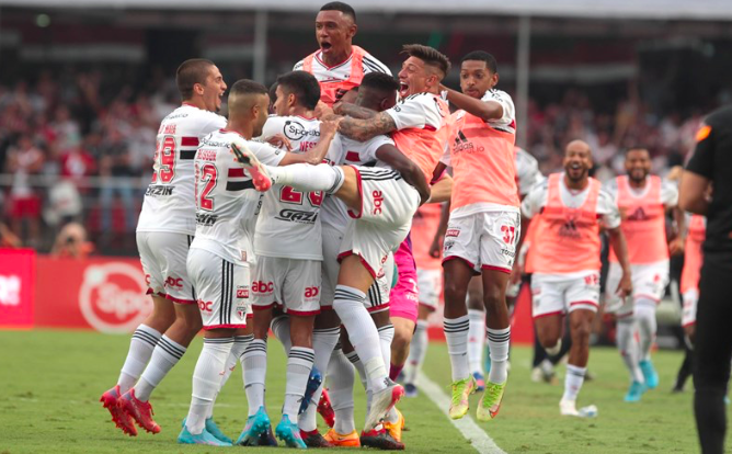  São Paulo vence Corinthians no Morumbi e avança à final do Paulistão