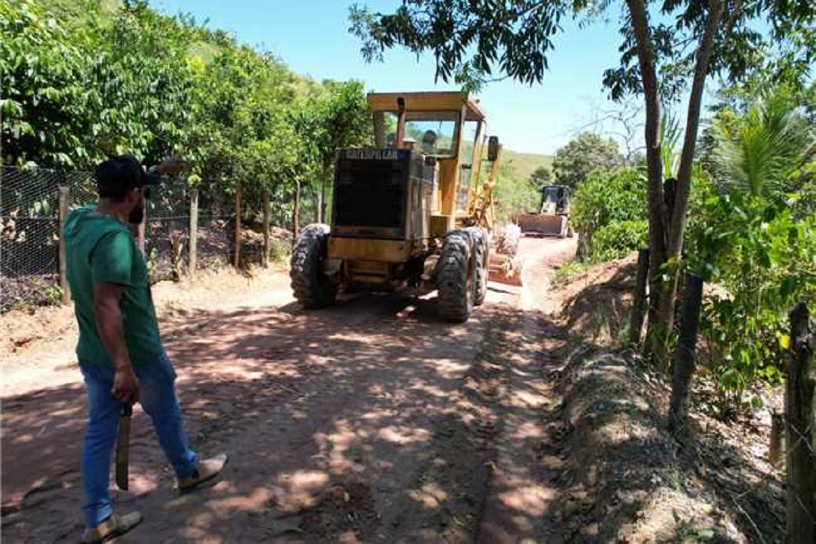  Melhorias em estradas beneficiam seis localidades rurais de Itapemirim