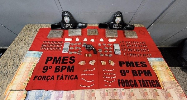  PM apreende armas, drogas e recupera veículo no Sul do estado