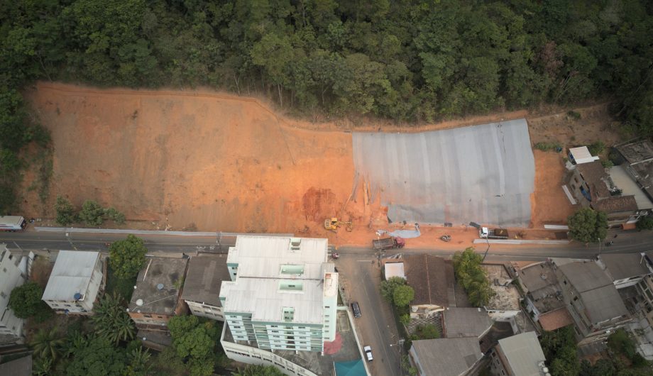  Inédito em Cachoeiro, geocomposto é aplicado em área de risco de deslizamento