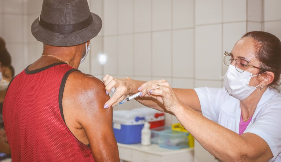  Vacinas contra a gripe e a Covid podem ser tomadas no mesmo dia