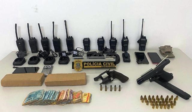  Polícia Civil prende três indivíduos e apreende armas e munições em Vitória