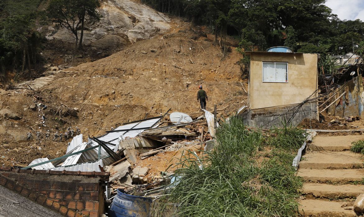  Petrópolis ainda tem cinco desaparecidos na tragédia de fevereiro