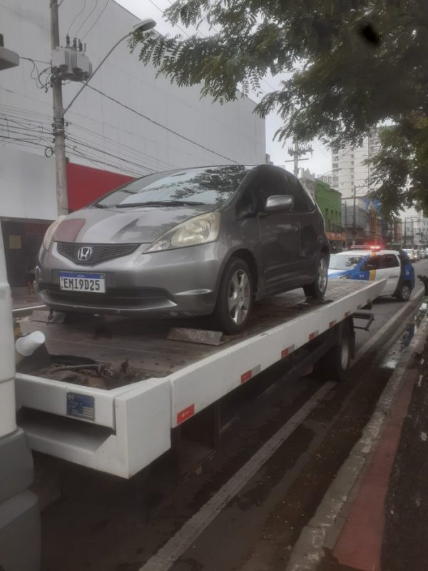  Em Vitória: Homem é preso com carro roubado e placa clonada