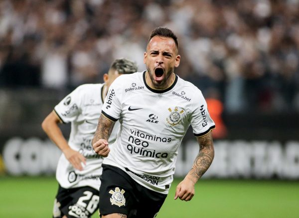  Em noite de Maycon, Corinthians vence Boca na Libertadores