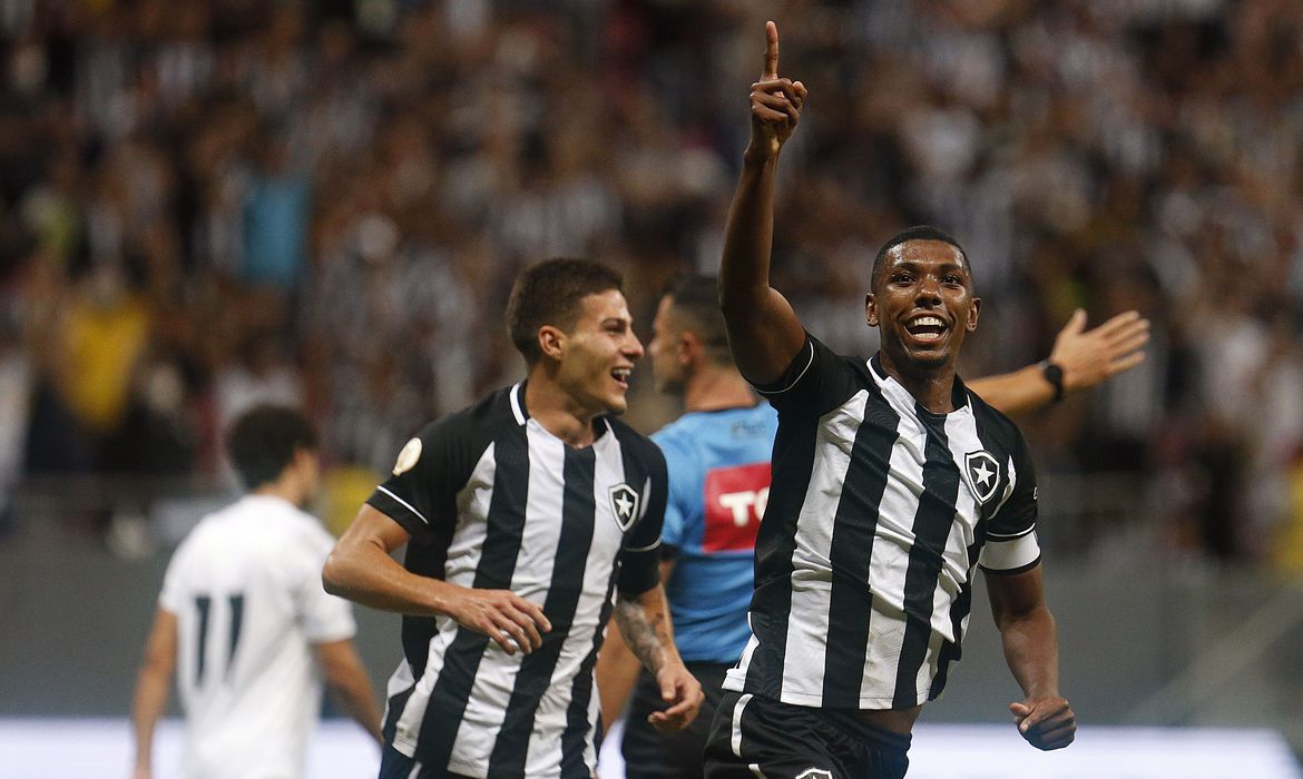  Botafogo estreia com vitória na Copa do Brasil