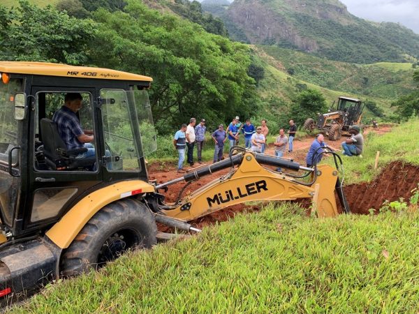  Governo entrega máquinas, caminhões e kits de tratamento de efluentes sanitários rurais a cinco municípios