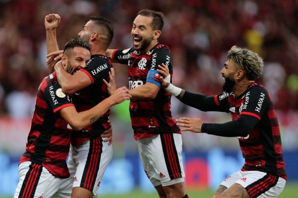  Em jogo movimentado, Flamengo joga bem e vence o São Paulo por 3 a 1 no Maracanã