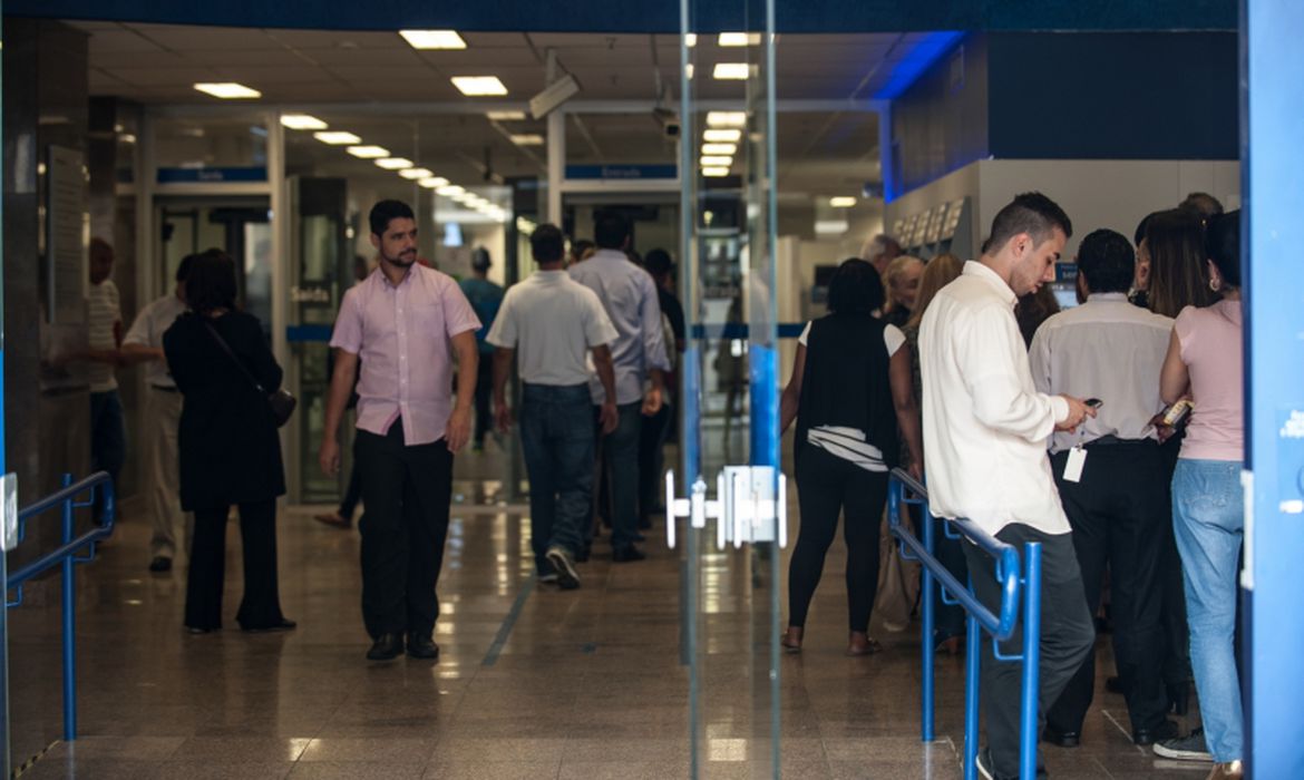  Agências bancárias fecham as portas nos feriados