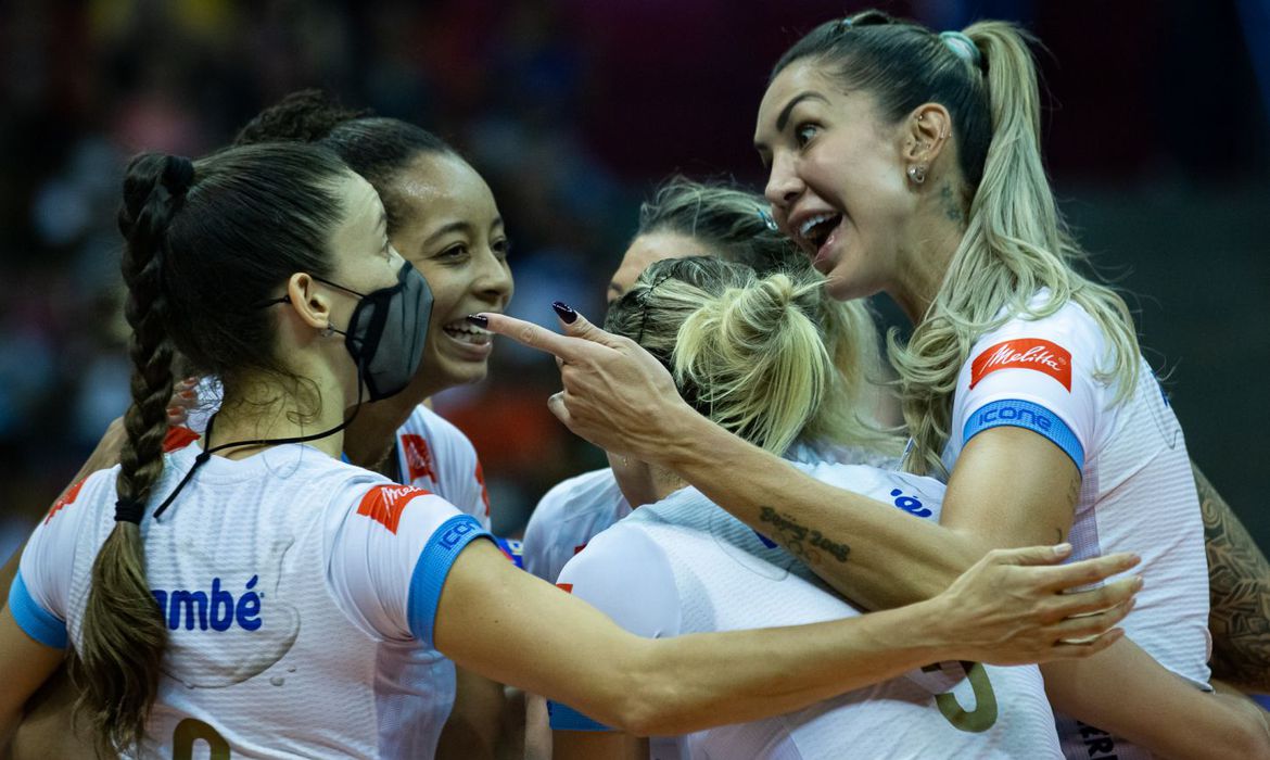  Vôlei: Minas Tênis sai na frente do Praia Clube na final da Superliga